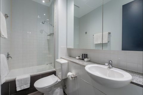 Mantra 100 Exhibition - Coogee Beach Accommodation 6