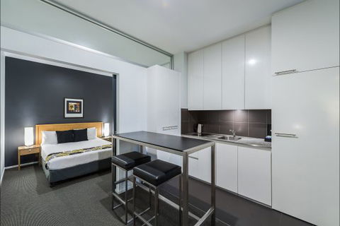 Mantra 100 Exhibition - Coogee Beach Accommodation 7