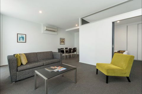 Mantra 100 Exhibition - Coogee Beach Accommodation 8