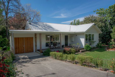 Mrs Simpson Cottage At Norala Garden - Coogee Beach Accommodation 8