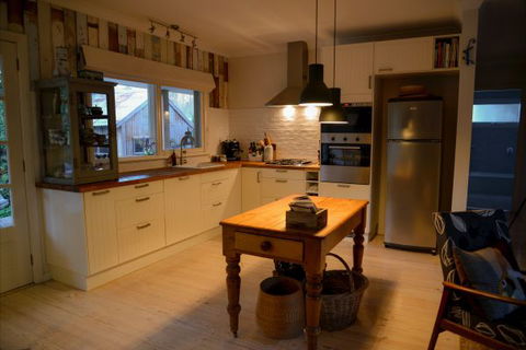 Mrs Simpson Cottage At Norala Garden - Coogee Beach Accommodation 9