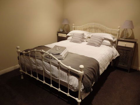 Quartz Cottage - Coogee Beach Accommodation 6