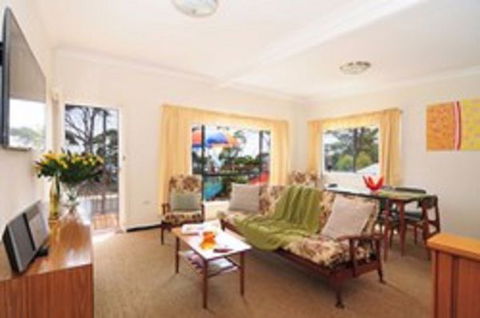Retro Sands Beach House - Coogee Beach Accommodation 1