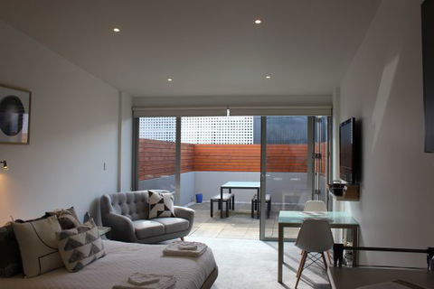 Sandy Bay Studio Apartment - Coogee Beach Accommodation 0
