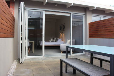 Sandy Bay Studio Apartment - Coogee Beach Accommodation 1