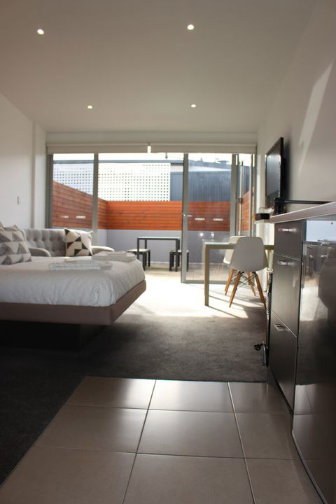 Sandy Bay Studio Apartment - Coogee Beach Accommodation 2
