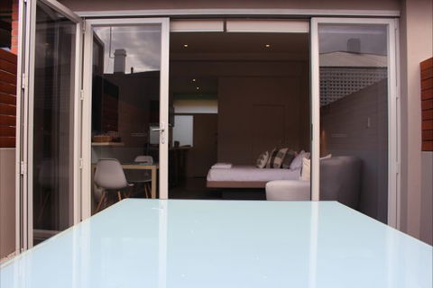 Sandy Bay Studio Apartment - Coogee Beach Accommodation 4