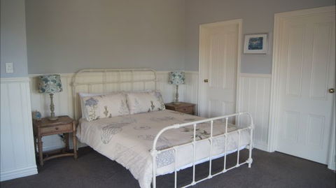 Shearer's Hill - Luxury Farm Stay - Coogee Beach Accommodation 4