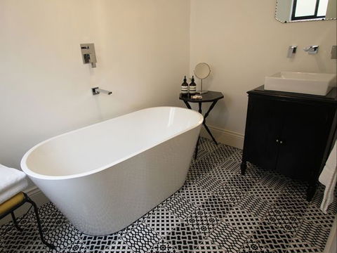 The Gold House - Coogee Beach Accommodation 8