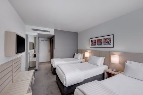 Travelodge Hotel Melbourne Docklands - Coogee Beach Accommodation 2