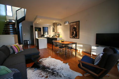 Two Five Zero / Richmond - Coogee Beach Accommodation 1