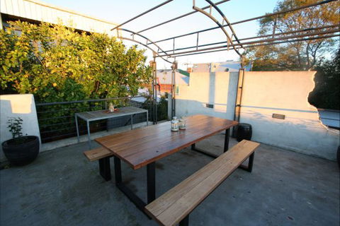 Two Five Zero / Richmond - Coogee Beach Accommodation 9