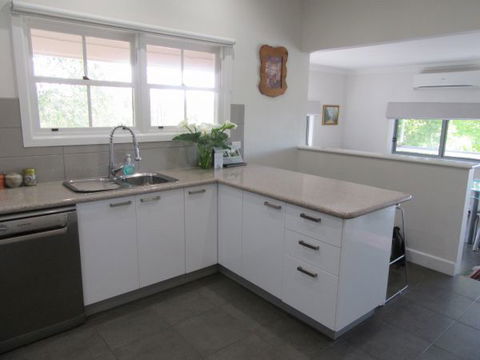 Valley View Cottage - Coogee Beach Accommodation 1