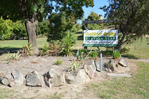 Adelong Golden Gully Caravan Park - Coogee Beach Accommodation 0