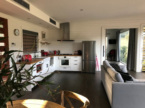 Amaroo Valley Springs - Coogee Beach Accommodation 2