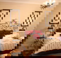 Azalea Cedar-Rose Villa - Coogee Beach Accommodation