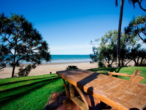 Beachfront Zilzie Holiday Home And Cottage - Coogee Beach Accommodation 1