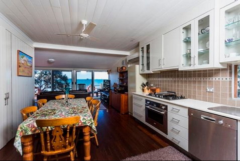 Beachfront Zilzie Holiday Home And Cottage - Coogee Beach Accommodation 5