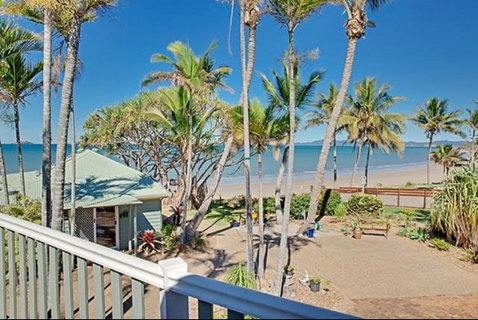 Beachfront Zilzie Holiday Home And Cottage - Coogee Beach Accommodation 7
