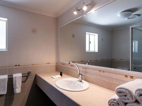 Best Western Plus Ambassador Orange - Coogee Beach Accommodation 3