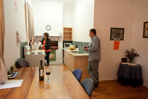 Black Jack Get-A-Way - Nana's Home - Coogee Beach Accommodation 3