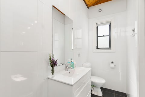 Blue Apple Lodge - Coogee Beach Accommodation 4