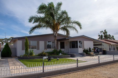 Chrissie's Palace - Coogee Beach Accommodation 0