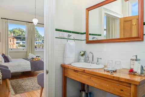 Cygnet Old Bank B&B - Coogee Beach Accommodation 2