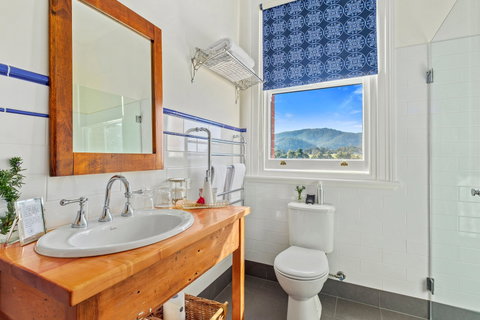 Cygnet Old Bank B&B - Coogee Beach Accommodation 4