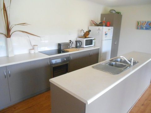 Decked Out In Vincent - Coogee Beach Accommodation 1