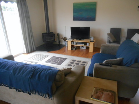 Decked Out In Vincent - Coogee Beach Accommodation 3