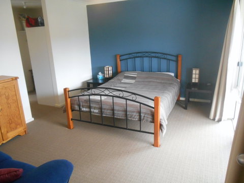 Decked Out In Vincent - Coogee Beach Accommodation 4