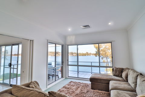 El Lago Jetty - Coogee Beach Accommodation 1