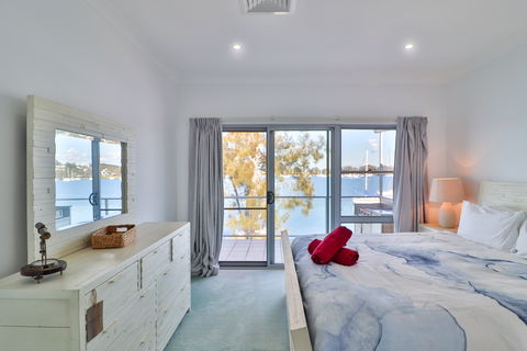 El Lago Jetty - Coogee Beach Accommodation 4