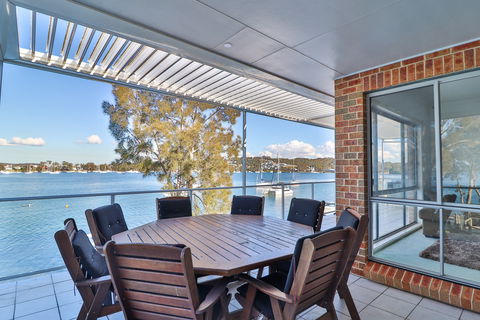 El Lago Jetty - Coogee Beach Accommodation 7
