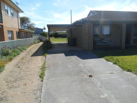 Family Ties - Coogee Beach Accommodation 8