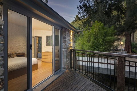 Foothills Retreat - Coogee Beach Accommodation 3