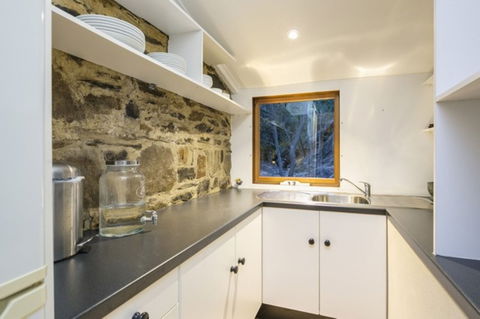 Foothills Retreat - Coogee Beach Accommodation 4