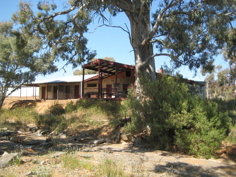 Gum Creek Shearer's Quarters - Coogee Beach Accommodation 1