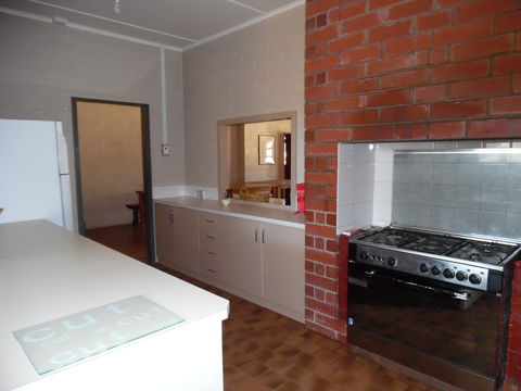 Gum Creek Shearer's Quarters - Coogee Beach Accommodation 2