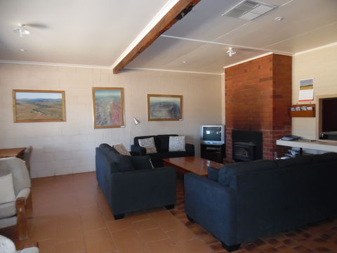 Gum Creek Shearer's Quarters - Coogee Beach Accommodation 3