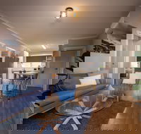 Mrs Brightside - Coogee Beach Accommodation