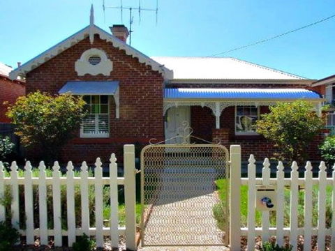 Robina: Bathurst Self Contained Accommodation - Coogee Beach Accommodation 0