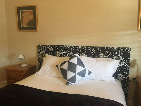 Robina: Bathurst Self Contained Accommodation - Coogee Beach Accommodation 1