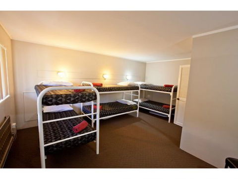 Snowy Mountains Resort - Coogee Beach Accommodation 5
