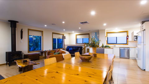 Southern Ocean Lookout - Coogee Beach Accommodation 3
