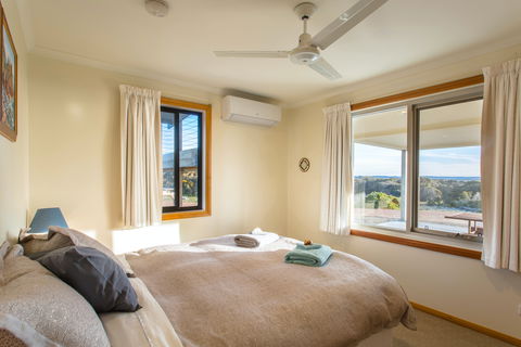 Southern Ocean Lookout - Coogee Beach Accommodation 4