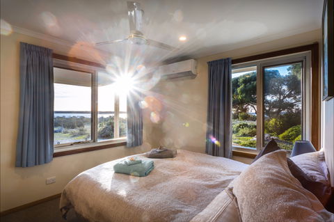Southern Ocean Lookout - Coogee Beach Accommodation 5