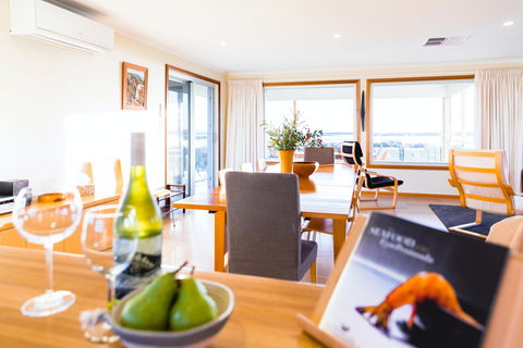 Southern Ocean Lookout - Coogee Beach Accommodation 7