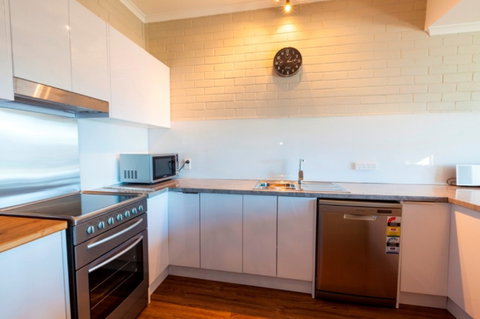 Summit 9 - Coogee Beach Accommodation 3